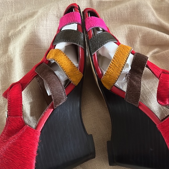 Suede red shoes in very good condition of pink, black, yellow n brownstripes - Picture 2 of 5